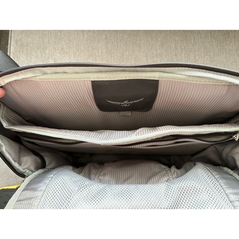 Osprey Contrail 22L Courier Messenger Bag with Shoulder Carry Strap - Black